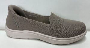 Skechers kävelykenkä